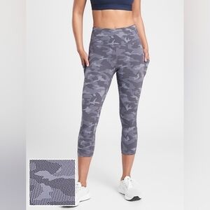 Athleta Ultimate Stash Pocket Texture Camo Naby Tempest Violet Capris - M